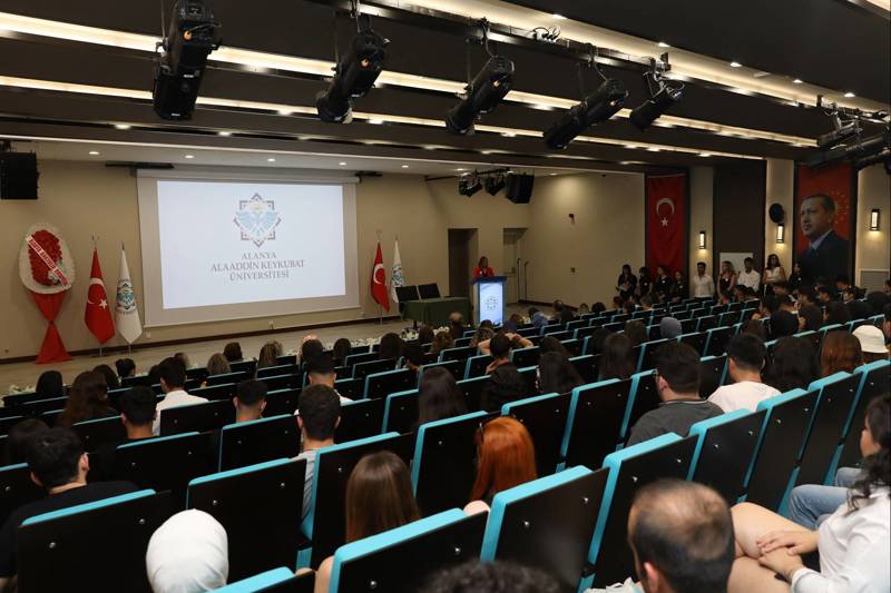 ALKÜ’DE HEMŞİRELİK HAFTASINDA SEMPOZYUM DÜZENLENDİ